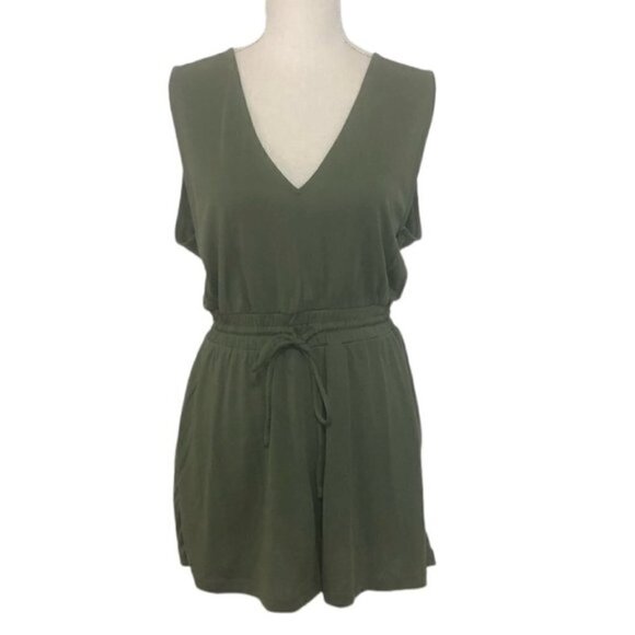 URBAN OUTFITTERS Silence + Noise Romper Women's Size Small Olive Tristin V Neck - Picture 11 of 11